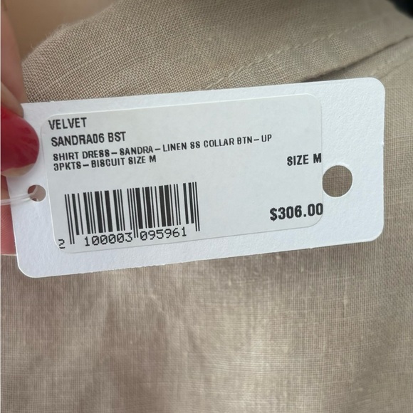 100% linen button front dress by Velvet .
Graham & Spencer - Picture 7 of 10